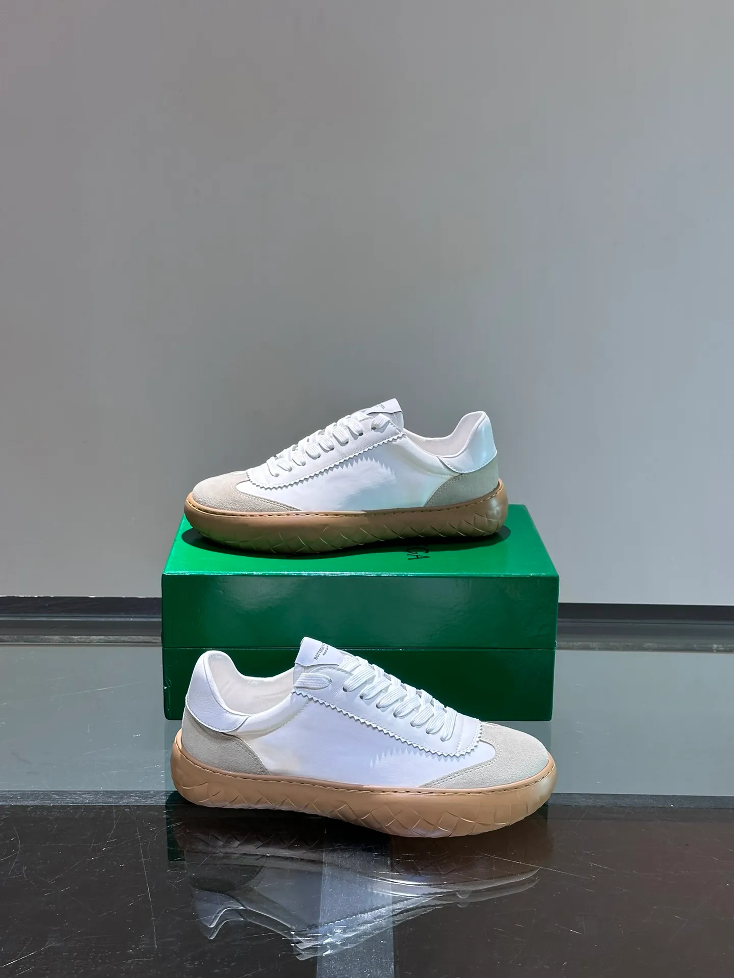 Factory price 438💰BV/Bottega Veneta🆕New men's moral training sneakers, made of Sneaker technology nylon and suede, inspired by retro basketball shoes, a new interpretation of classic sneakers, light, comfortable and breathable summer essentials, the soles are made of classic woven texture, super recognizable, nylon suede stitching, full of texture! Size: 38-44, (45 customized)